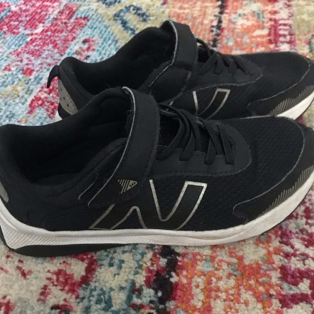 Boys New Balance Velcro sneakers